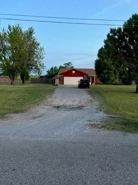 1165 County Road 1300 Rd, Carnegie, OK 73015
