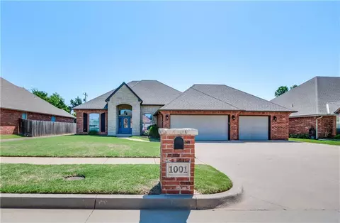 1001 Regal Rd, Yukon, OK 73099