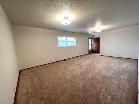 105 E Maple St, Tuttle, OK 73089 photo 9