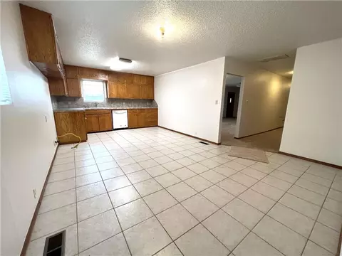 105 E Maple St, Tuttle, OK 73089 photo 6