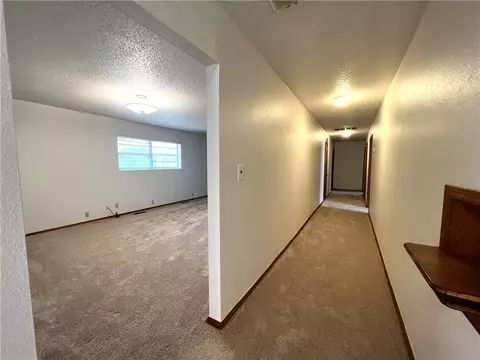 105 E Maple St, Tuttle, OK 73089 photo 8