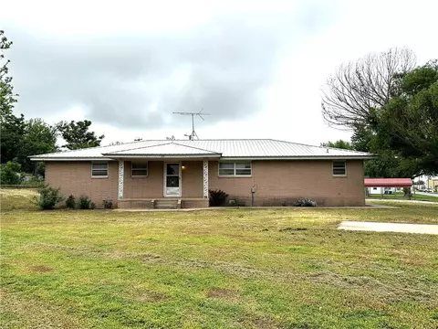 105 E Maple St, Tuttle, OK 73089