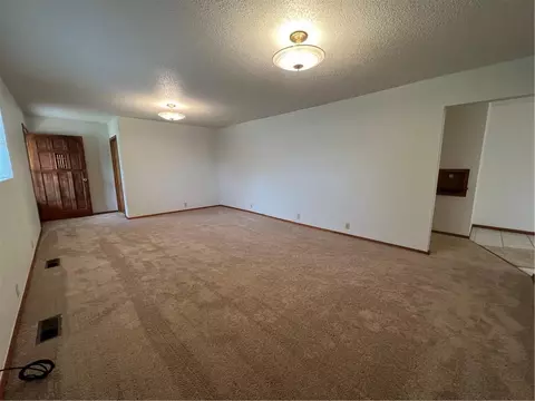 105 E Maple St, Tuttle, OK 73089 photo 10