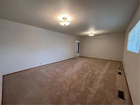 105 E Maple St, Tuttle, OK 73089 photo 11