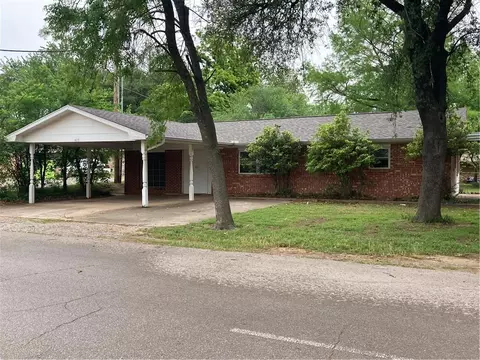 405 E Maple St, Noble, OK 73068