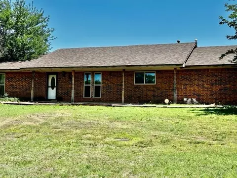 1011 Canyon Ridge Rd, Clinton, OK 73601