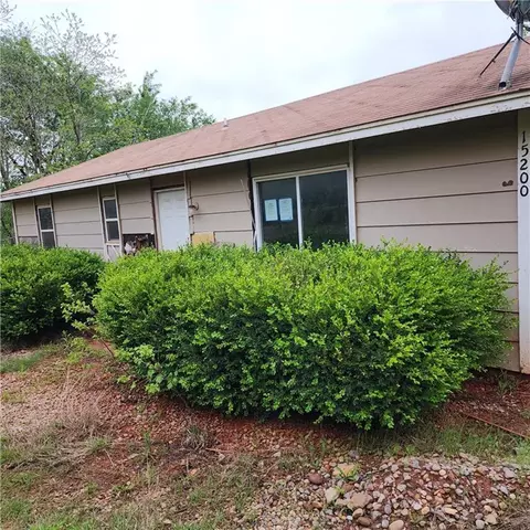 15200 Cemetery Rd, Noble, OK 73068