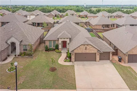 1808 NE 26th St, Moore, OK 73160