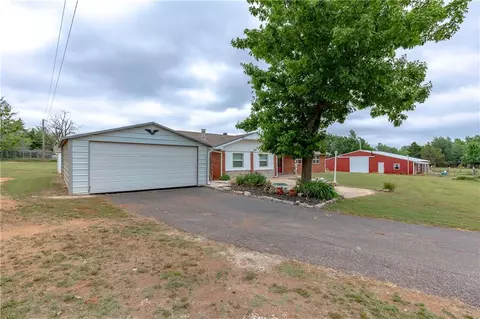 12025 SW 104th St, Mustang, OK 73064