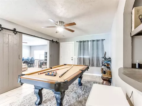 1020 W Main St, Moore, OK 73160