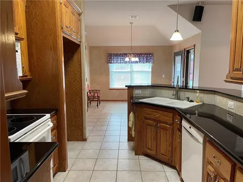 2648 SE 7th St, Moore, OK 73160 photo 6