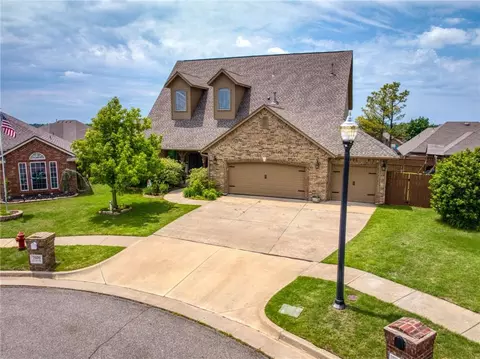 2609 SE 9th Cir, Moore, OK 73160