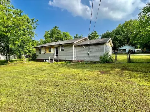 918 W 13th St, Ada, OK 74820 photo 5