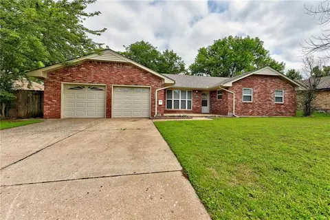 113 Orchard Dr, Midwest City, OK 73110