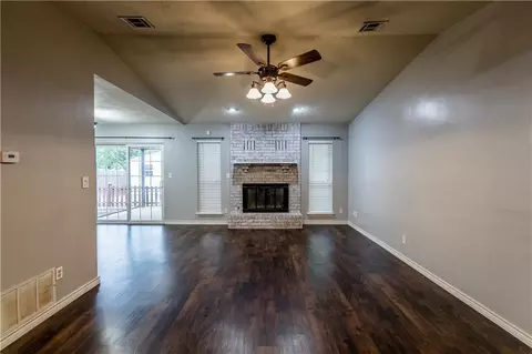 104 Sondra Dr, Elk City, OK 73644
