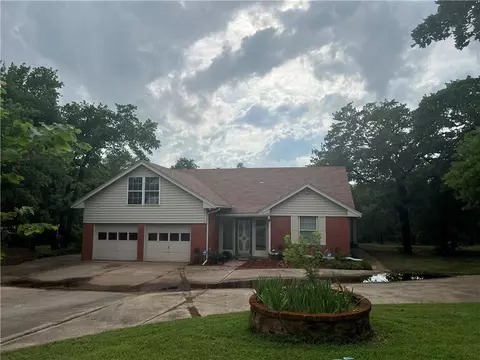 3001 N Dogwood Dr, Edmond, OK 73013