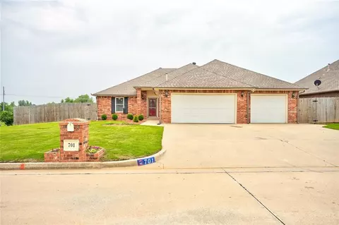 701 Azalea Pl, Yukon, OK 73099