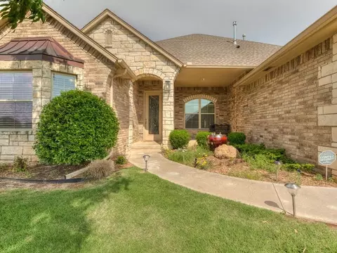 12704 N Chateaux Dr, Oklahoma City, OK 73142