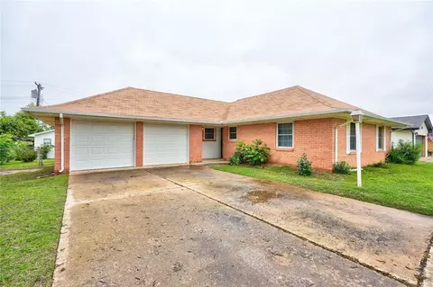 625 Kingston Dr, Yukon, OK 73099
