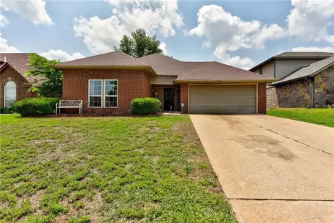 9108 NW 99th St, Yukon, OK 73099