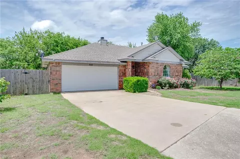 900 Merlin Cir, Norman, OK 73072
