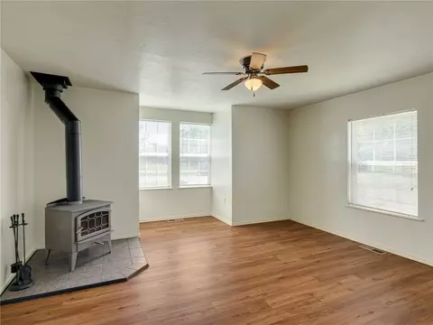 218 N 5th St, Thomas, OK 73669 photo 9