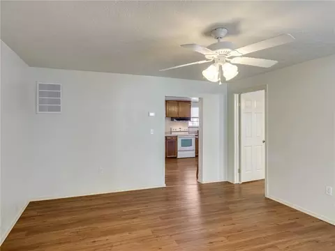 218 N 5th St, Thomas, OK 73669 photo 6