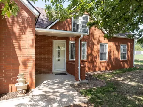 218 N 5th St, Thomas, OK 73669