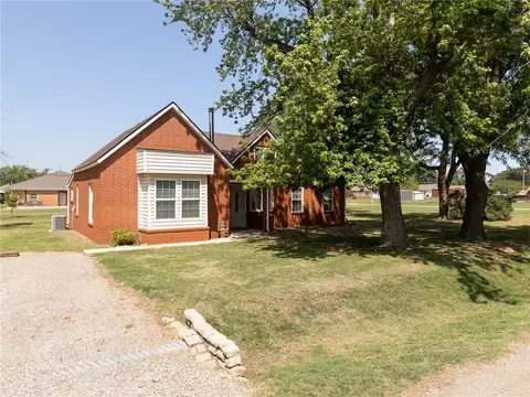 218 N 5th St, Thomas, OK 73669 photo 3