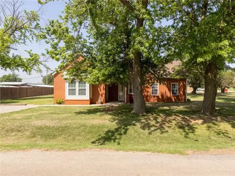 218 N 5th St, Thomas, OK 73669 photo 4