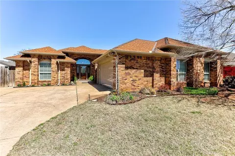 1721 E Main St, Moore, OK 73160