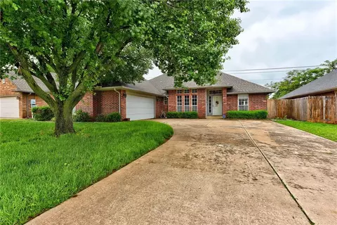 1208 Charlton Rd, Edmond, OK 73003