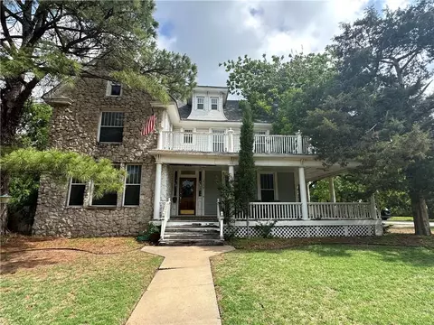 229 E Main St, Edmond, OK 73034 photo 2
