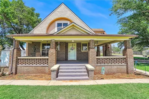 905 N Boone Ave, Elk City, OK 73644