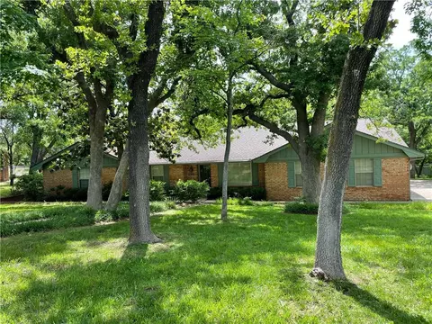 1901 Leawood Ct, Edmond, OK 73034
