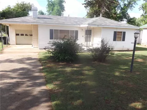 313 E Davis St, Tipton, OK 73570