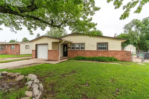 112 Barbour St, Moore, OK 73160