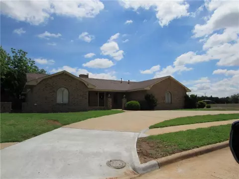 2400 Seminole Cir, Altus, OK 73521