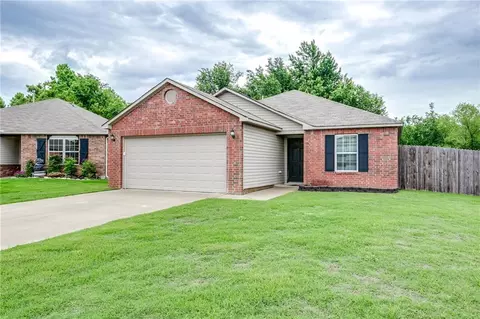 1900 Bliss Cir, Newcastle, OK 73065