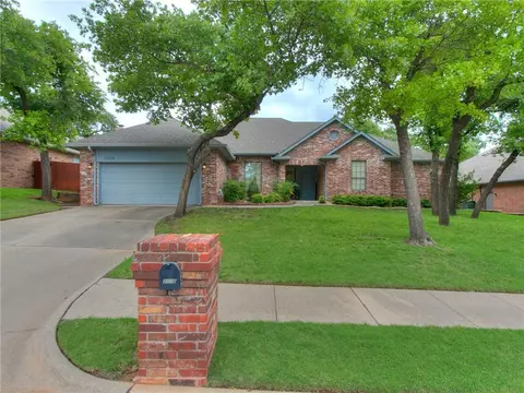 2408 Hidden Hollow Dr, Edmond, OK 73034