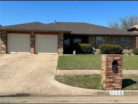 1113 NW 7th St, Moore, OK 73170