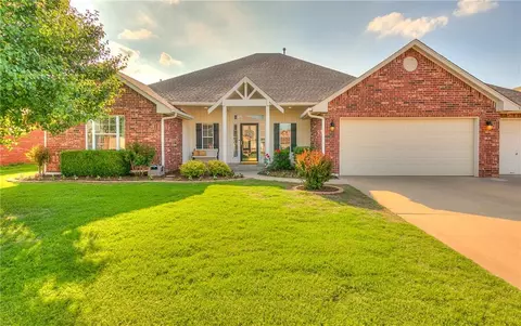 9505 Honeysuckle Rd, Oklahoma City, OK 73159