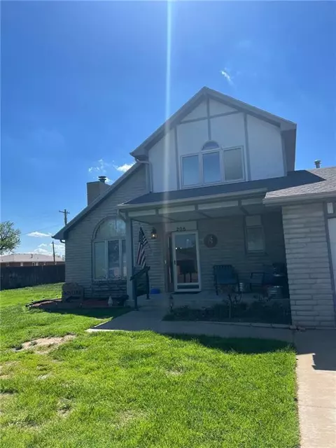 206 N Memorial St, Hooker, OK 73945 photo 2
