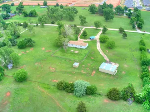 4001 Janet Cir, Mustang, OK 73064