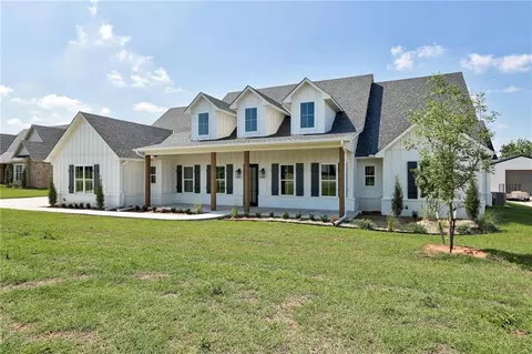 330 Old Farm Rd, Edmond, OK 73034
