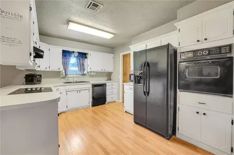 619 N Sheb Wooley Ave, Erick, OK 73645 photo 8