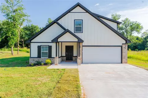 9880 Livingston Rd, Edmond, OK 73025