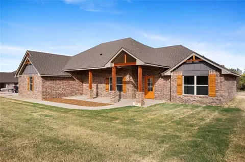 909 Red Rock Rd, Blanchard, OK 73010