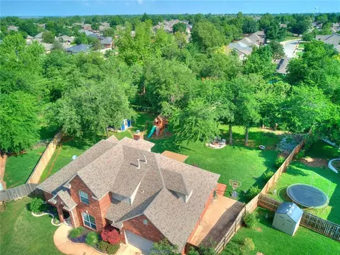 1505 Colony Ct, Edmond, OK 73003