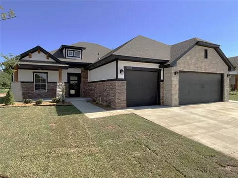 2905 SE 24th St, Moore, OK 73160